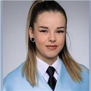 Graduada en historia del arte se ofrece para impartir clases tanto de historia cuanto de historia del arte a todos los niveles. Tengo experiencia en la docencia.